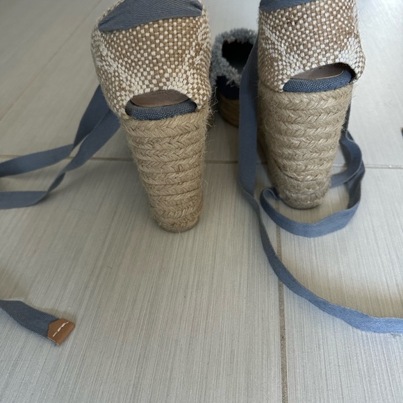 Excellent condition shoes - Picture 2 of 3